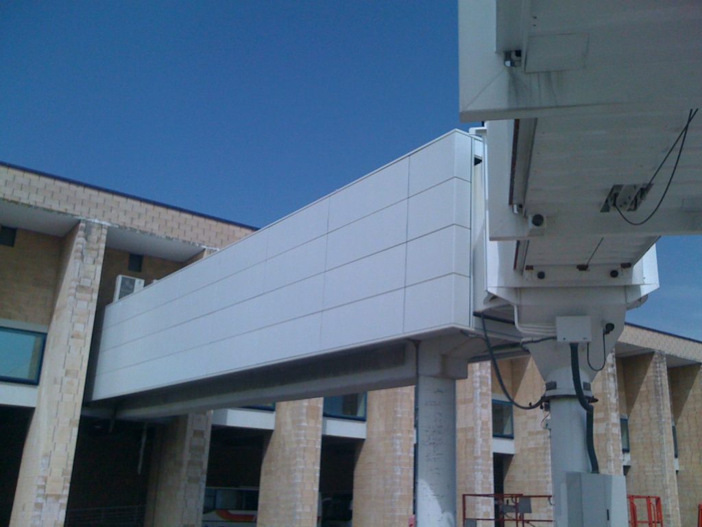 Fachada ventilada para el Aeropuerto de Sevilla