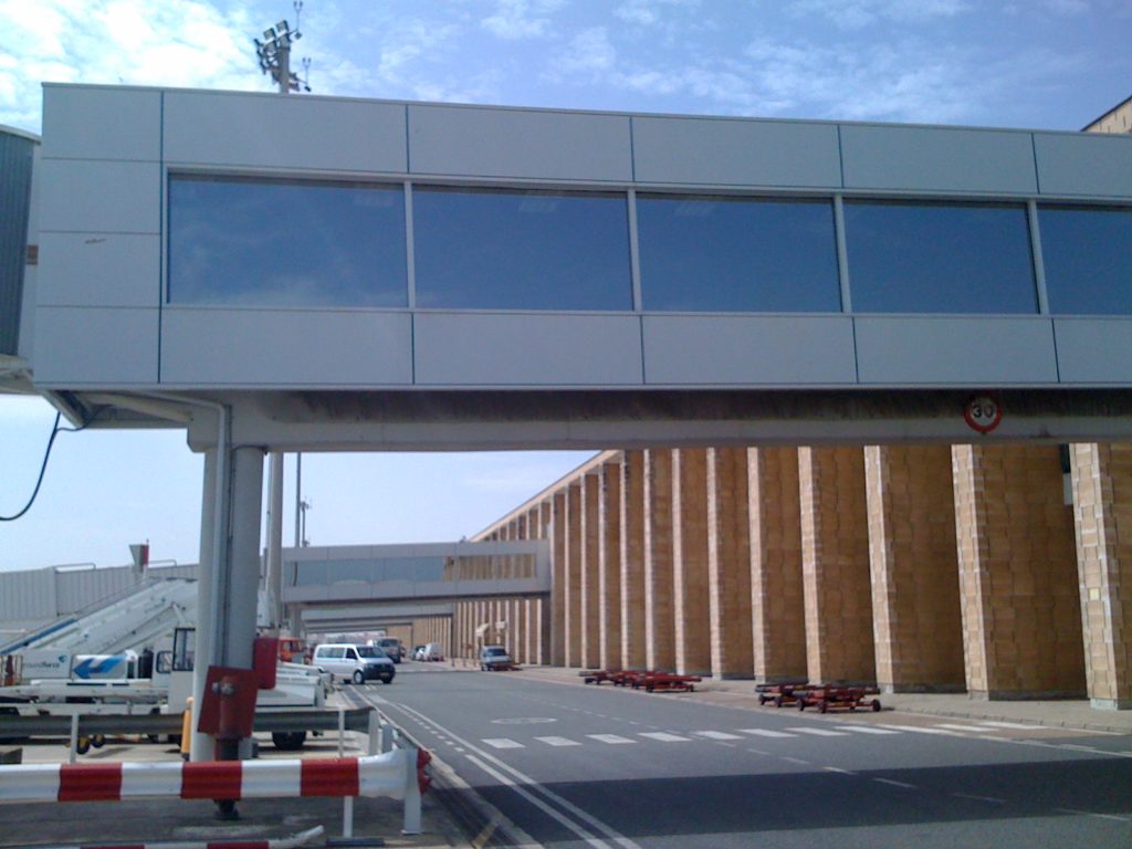 Fachada ventilada para el Aeropuerto de Sevilla