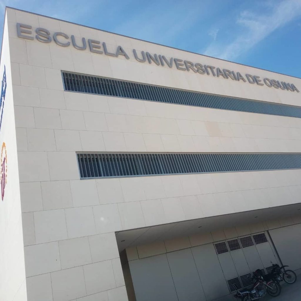Revestimiento fachada ventilada Universidad Sevilla de Osuna