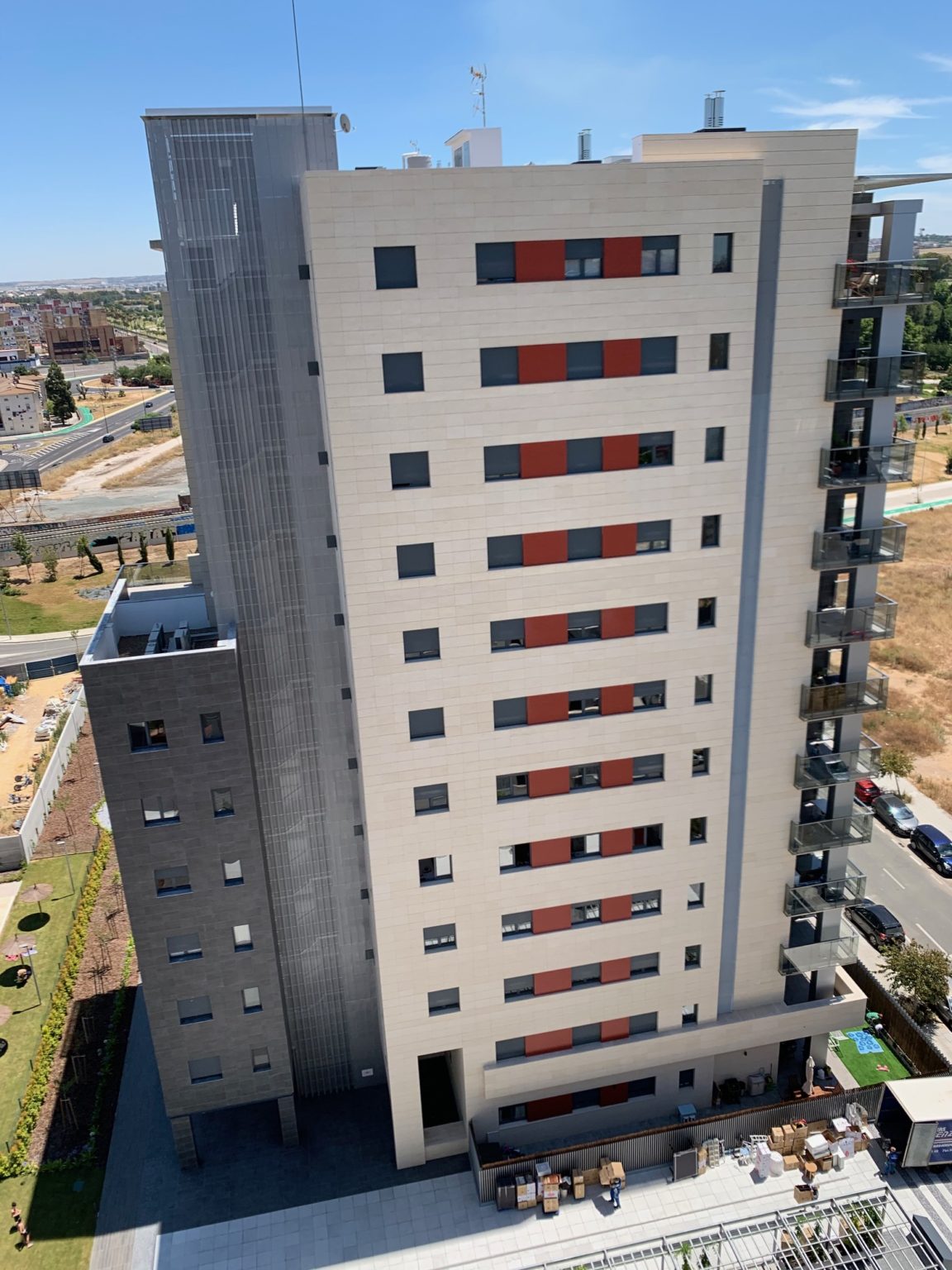 Revestimiento fachada edificio Pineda